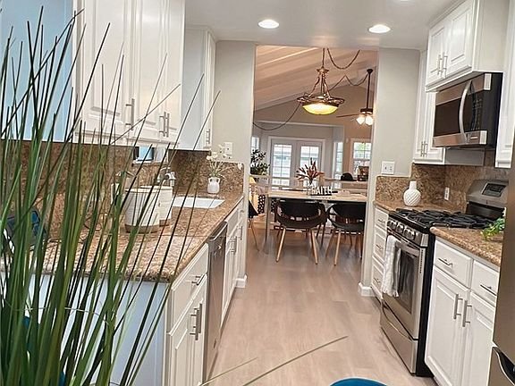 1707-Steinhart-Ave-11