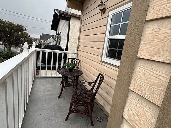 1707-Steinhart-Ave-17