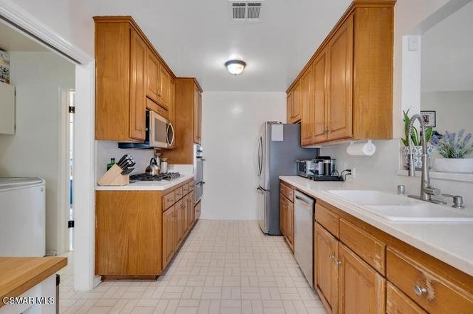10413 Gaynor Ave16