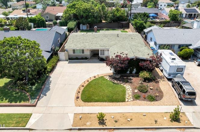 10413 Gaynor Ave40