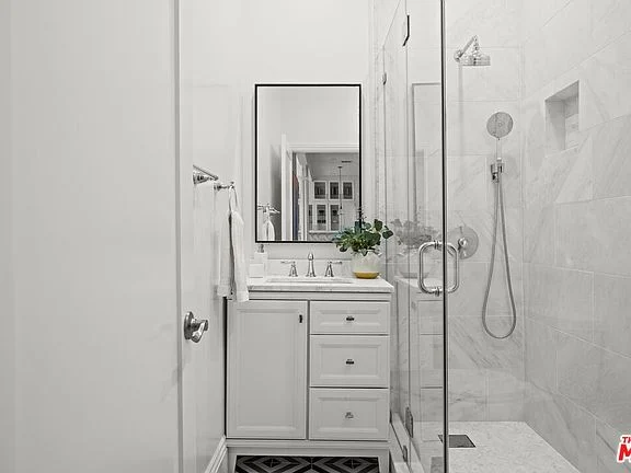 14522 Valley Vista Blvd-8