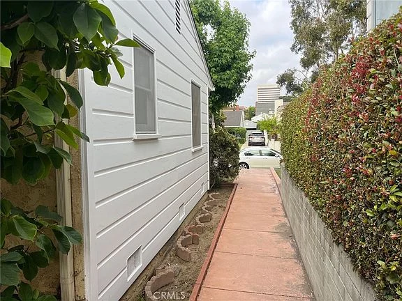 1726-1728 Midvale Avenue-7