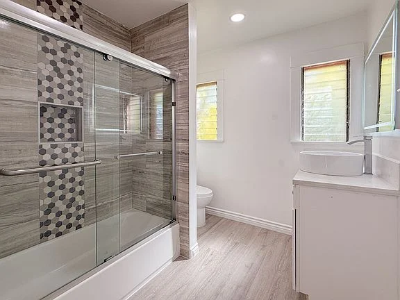 264 E Bellevue Dr-11