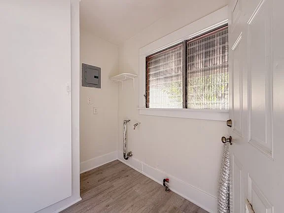 264 E Bellevue Dr-13