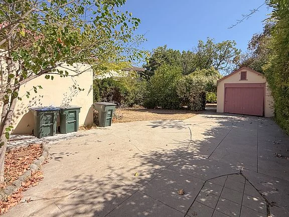 264 E Bellevue Dr-14