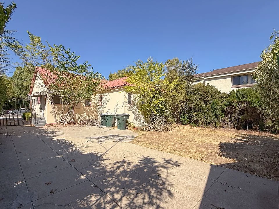 264 E Bellevue Dr-15