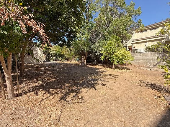 264 E Bellevue Dr-17