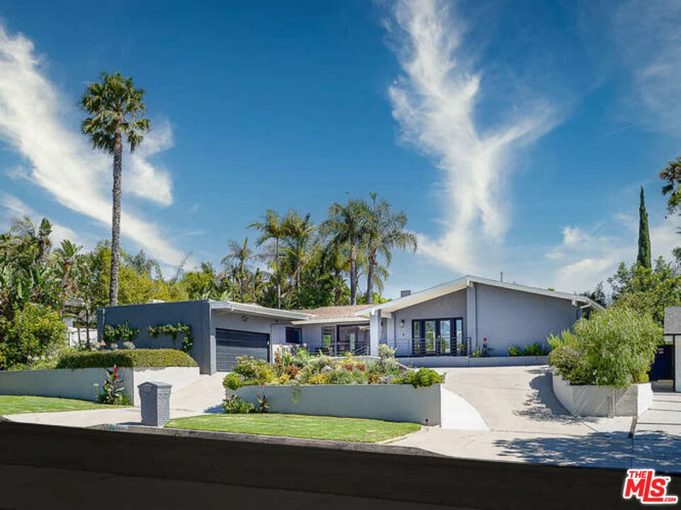 8400 Mulholland Dr01