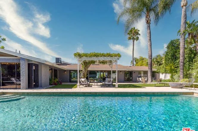 8400 Mulholland Dr02