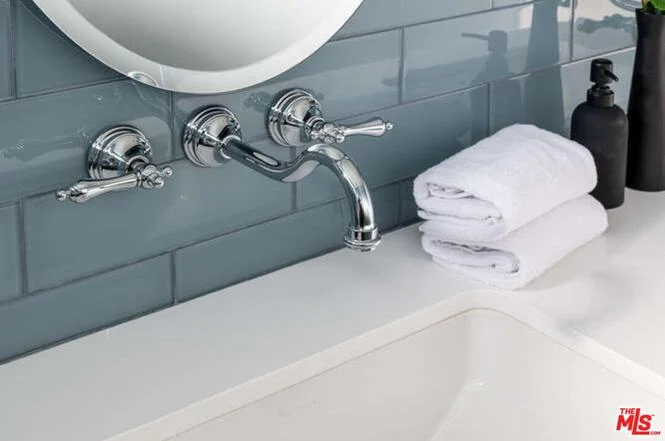 8400 Mulholland Dr04