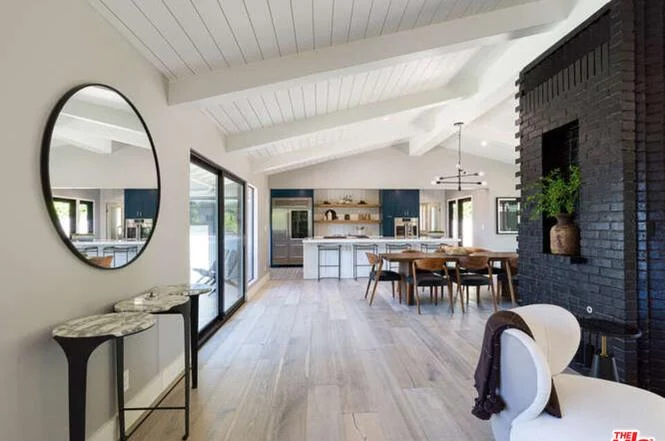 8400 Mulholland Dr07