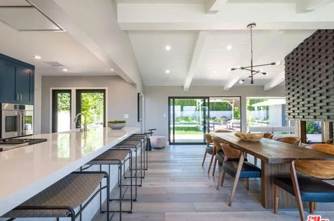 8400 Mulholland Dr08