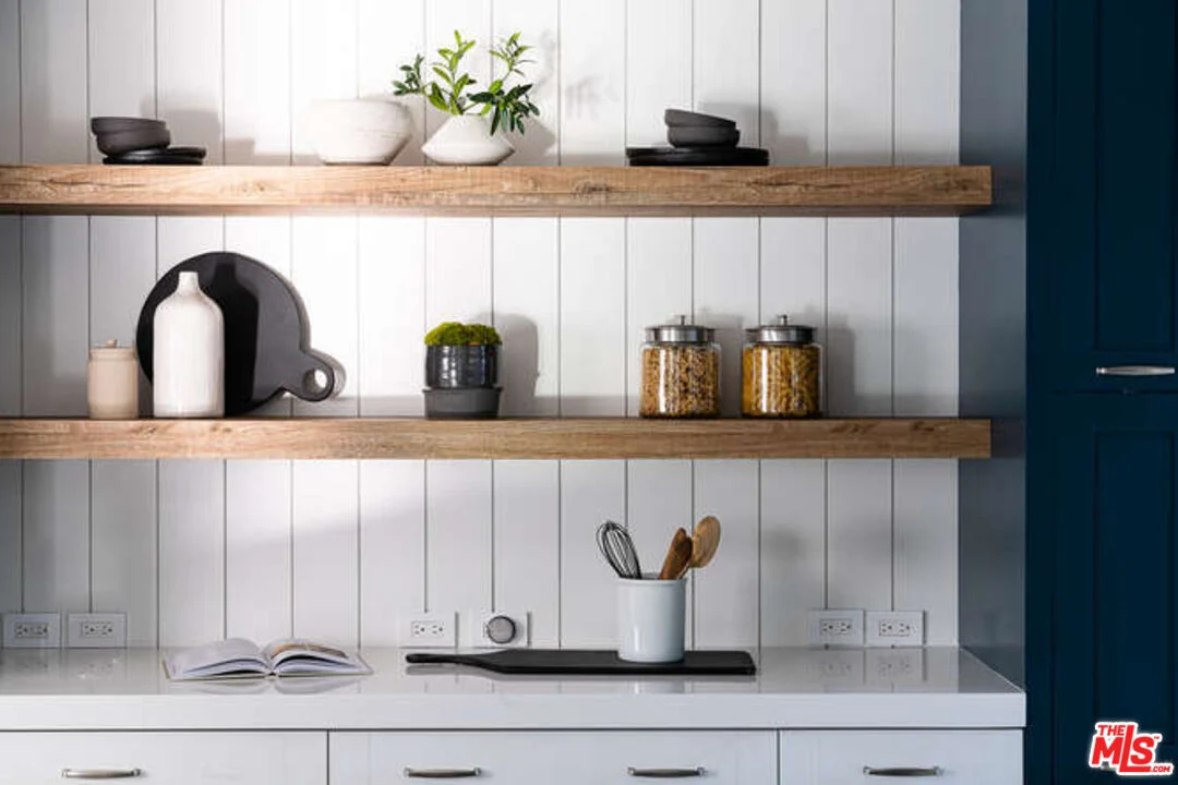 8400 Mulholland Dr13