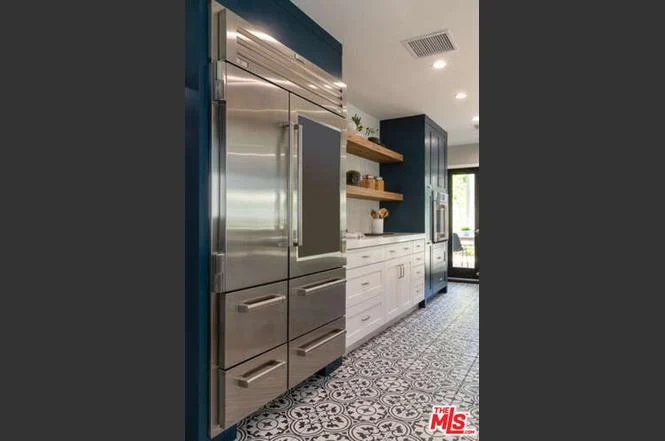 8400 Mulholland Dr14