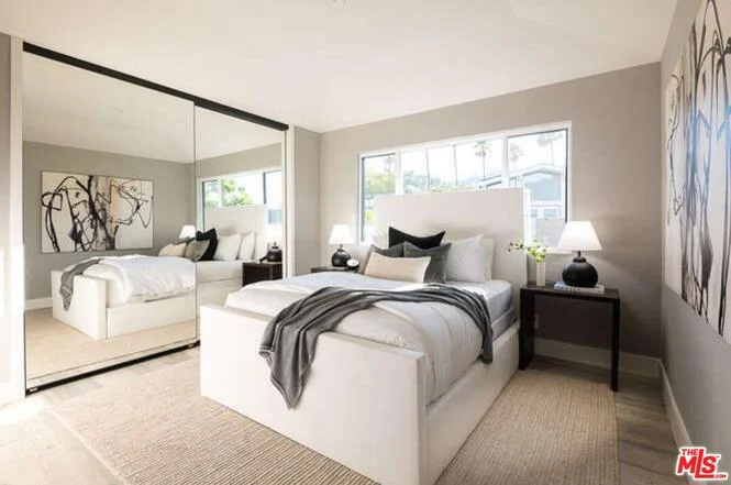 8400 Mulholland Dr23