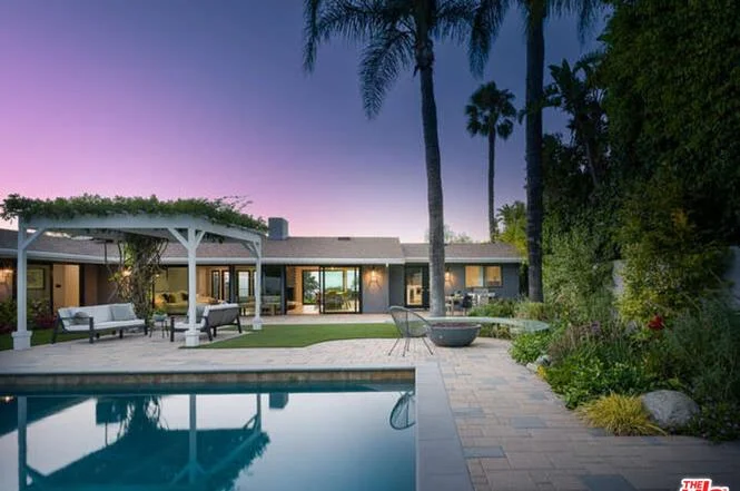 8400 Mulholland Dr28