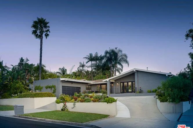 8400 Mulholland Dr29