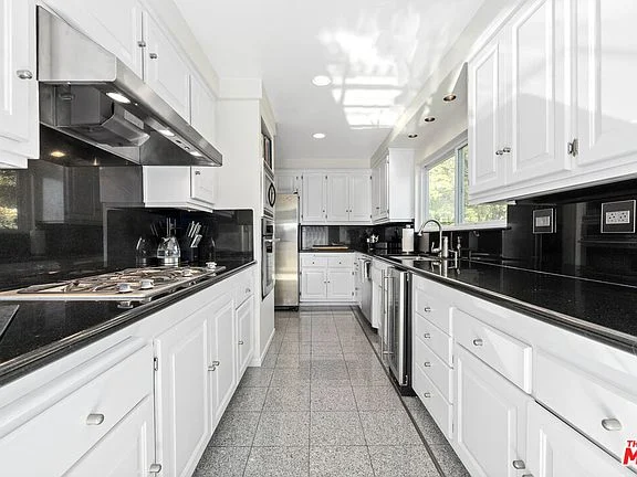 8670 Allenwood Rd-11