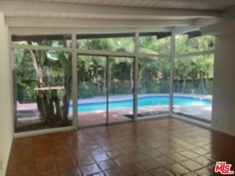 8090 Mulholland Dr26