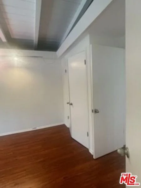 8090 Mulholland Dr32