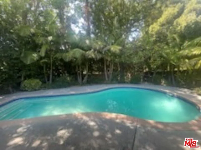 8090 Mulholland Dr37