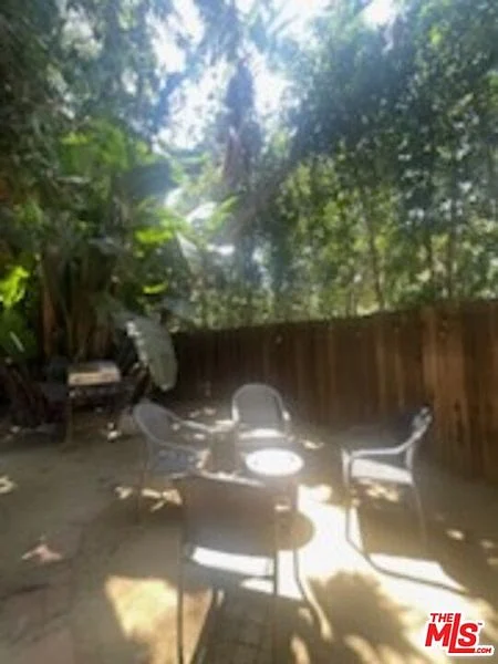 8090 Mulholland Dr45