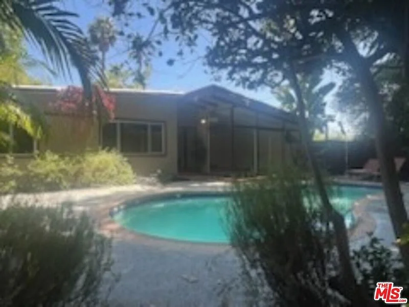 8090 Mulholland Dr47